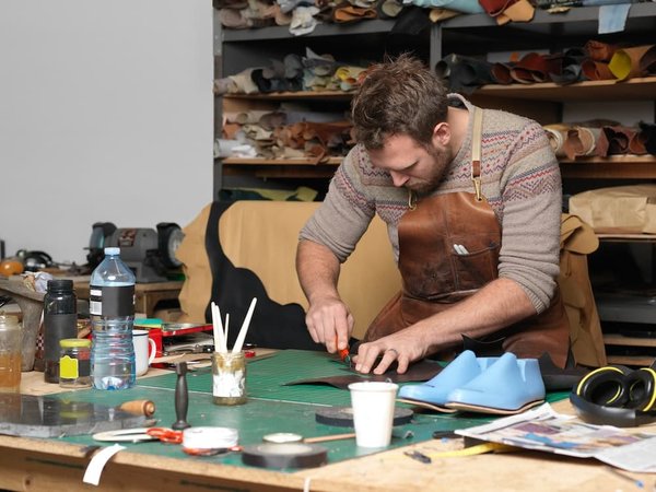 How to Create a Compelling Online Brand Presence for Local Artisans?